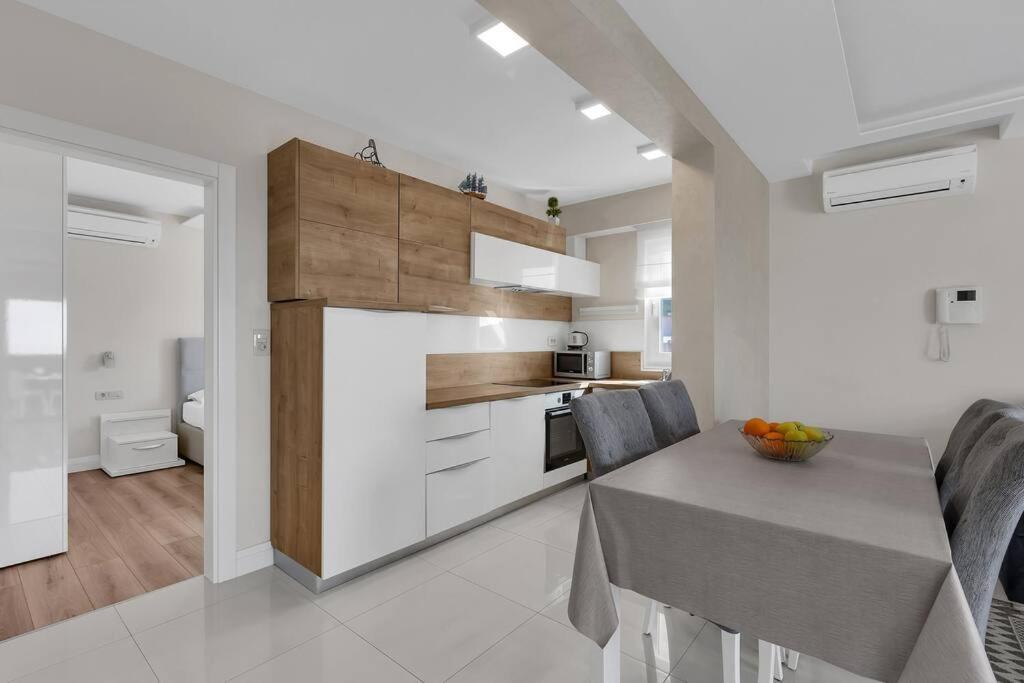 Apartment Hrvoje -Nur 50M Bis Zum Meer - Makarska Exklusiv Promajna Exterior foto