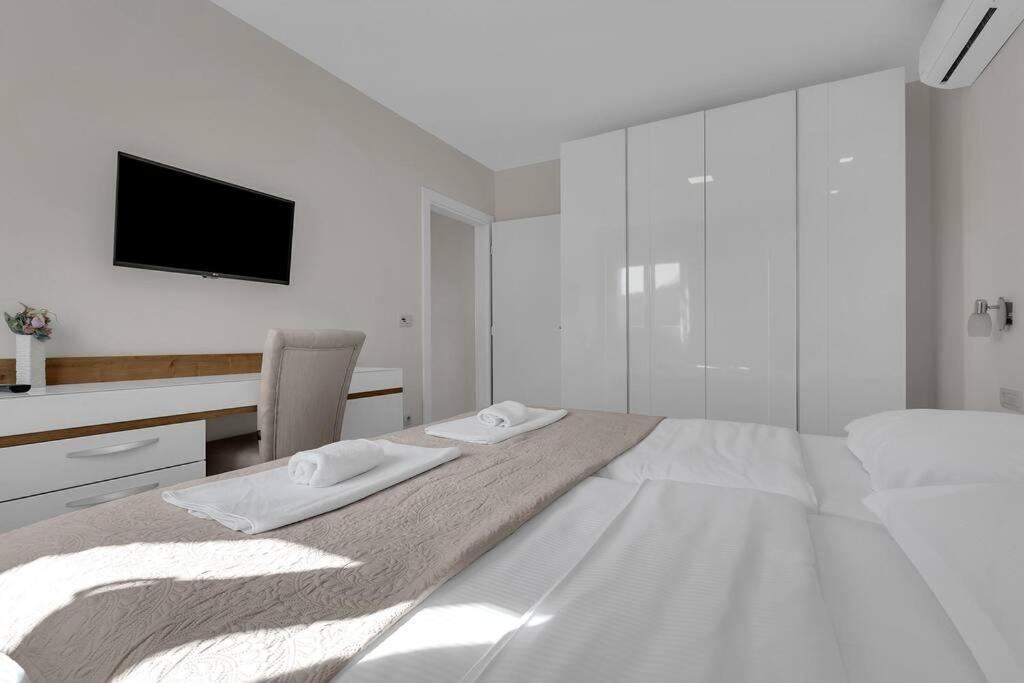Apartment Hrvoje -Nur 50M Bis Zum Meer - Makarska Exklusiv Promajna Exterior foto