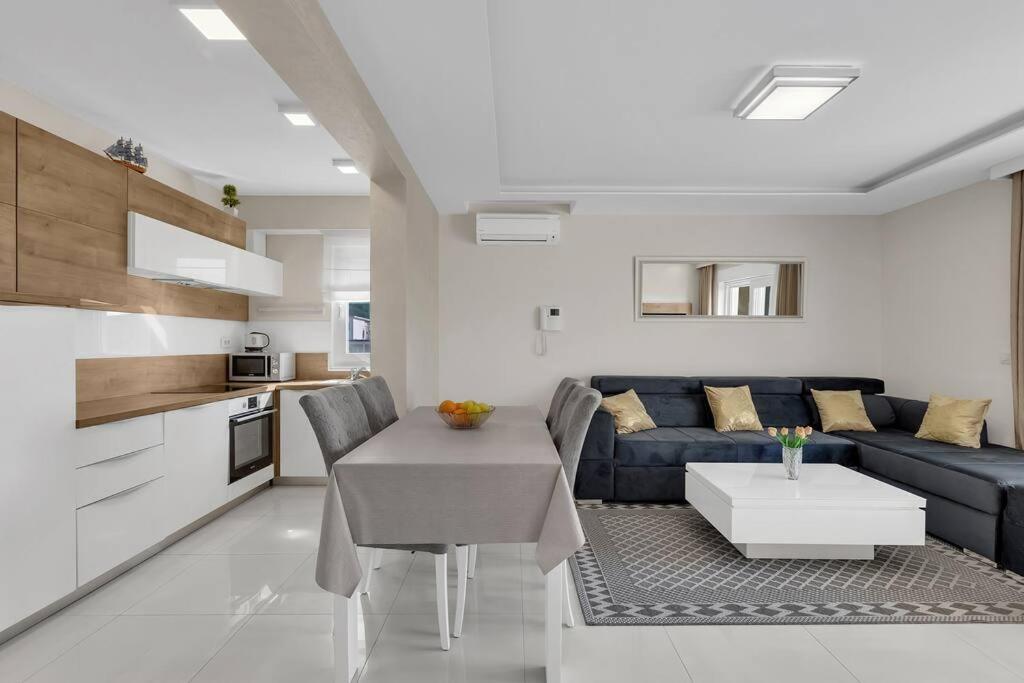 Apartment Hrvoje -Nur 50M Bis Zum Meer - Makarska Exklusiv Promajna Exterior foto